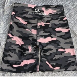 NEW WITH TAGS Calvin Klein Shorts Camo Size Small